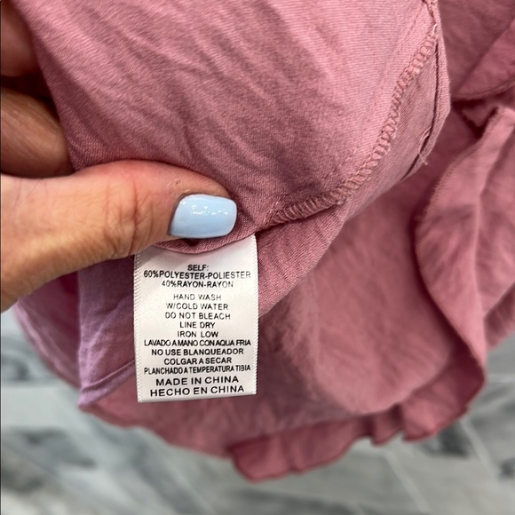 Pink Ruffled Women's Top NWT - Picture 4 of 4